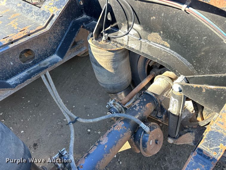 image for item LK9647 2013 Fontaine Magnitude 55H26 lowboy equipment trailer