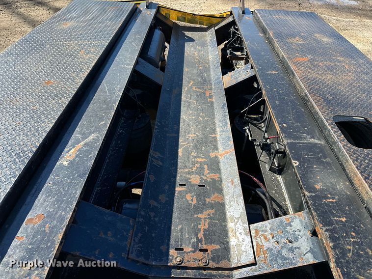 image for item LK9647 2013 Fontaine Magnitude 55H26 lowboy equipment trailer