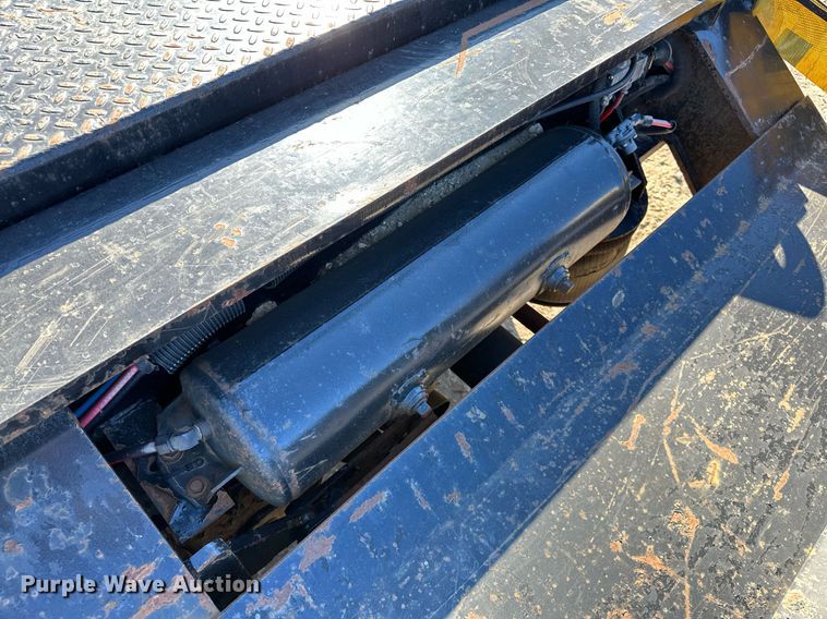 image for item LK9647 2013 Fontaine Magnitude 55H26 lowboy equipment trailer