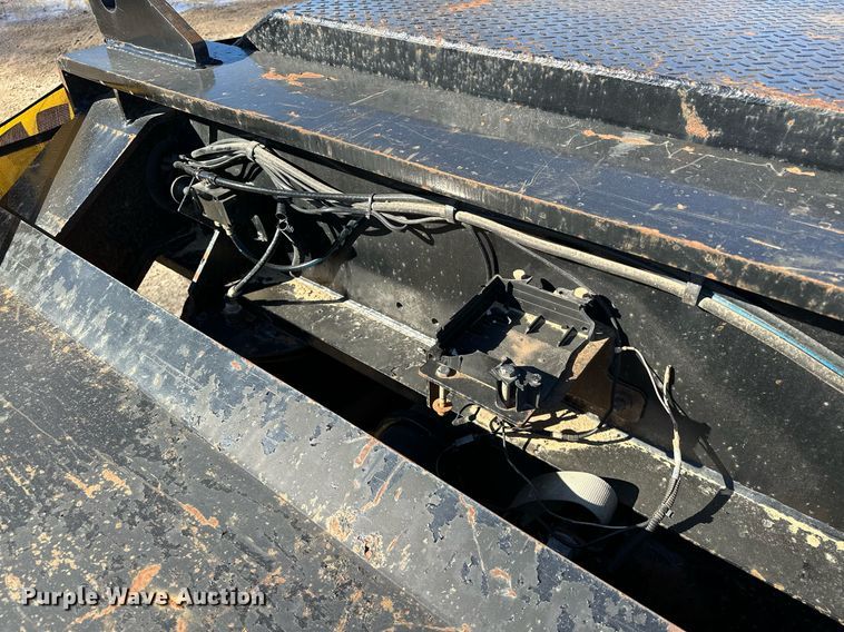 image for item LK9647 2013 Fontaine Magnitude 55H26 lowboy equipment trailer