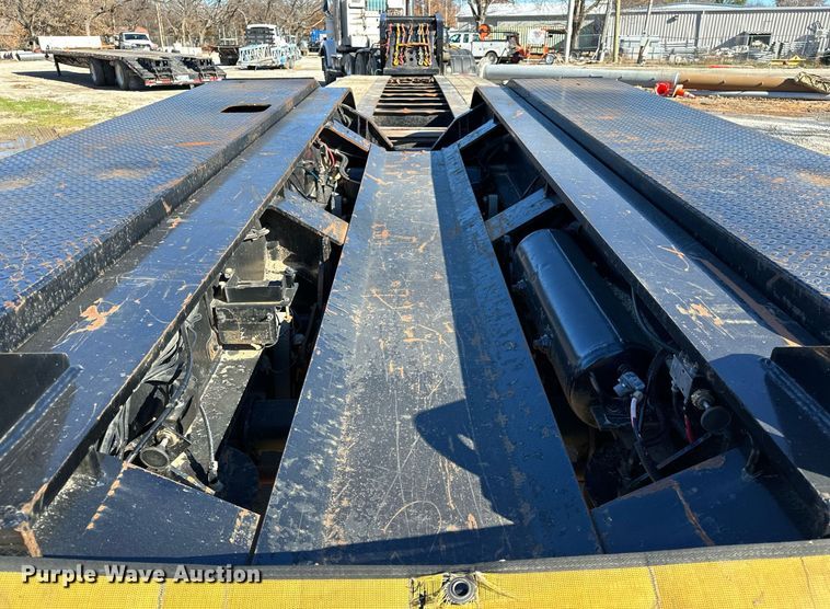 image for item LK9647 2013 Fontaine Magnitude 55H26 lowboy equipment trailer