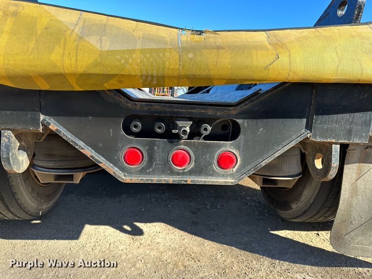 image for item LK9647 2013 Fontaine Magnitude 55H26 lowboy equipment trailer