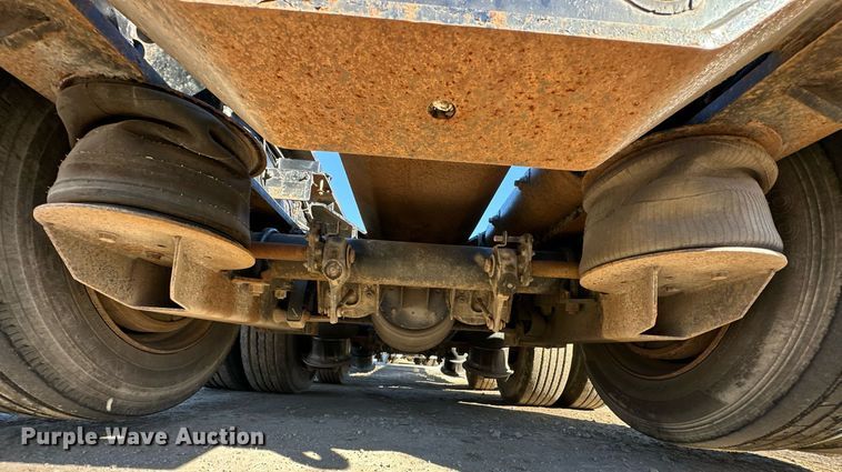 image for item LK9647 2013 Fontaine Magnitude 55H26 lowboy equipment trailer