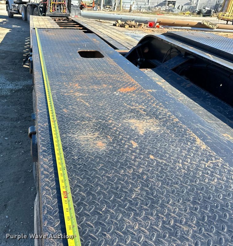 image for item LK9647 2013 Fontaine Magnitude 55H26 lowboy equipment trailer