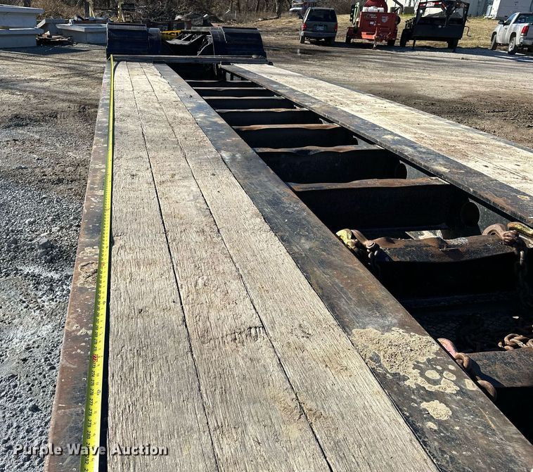 image for item LK9647 2013 Fontaine Magnitude 55H26 lowboy equipment trailer