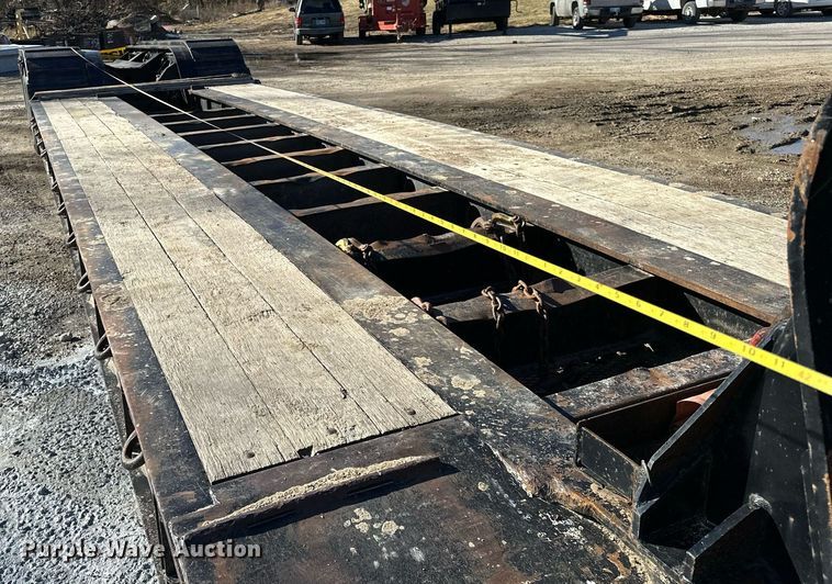 image for item LK9647 2013 Fontaine Magnitude 55H26 lowboy equipment trailer