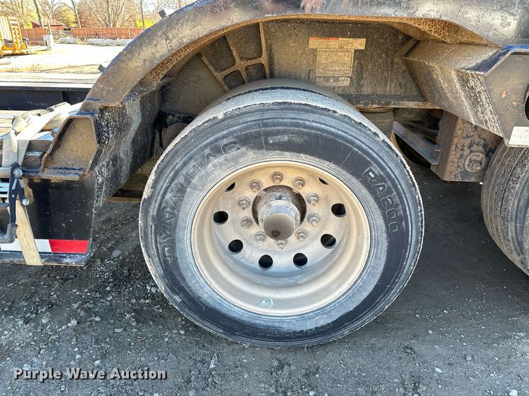 image for item LK9647 2013 Fontaine Magnitude 55H26 lowboy equipment trailer