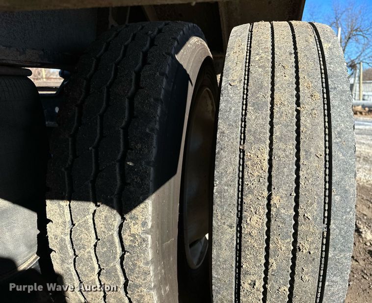 image for item LK9647 2013 Fontaine Magnitude 55H26 lowboy equipment trailer