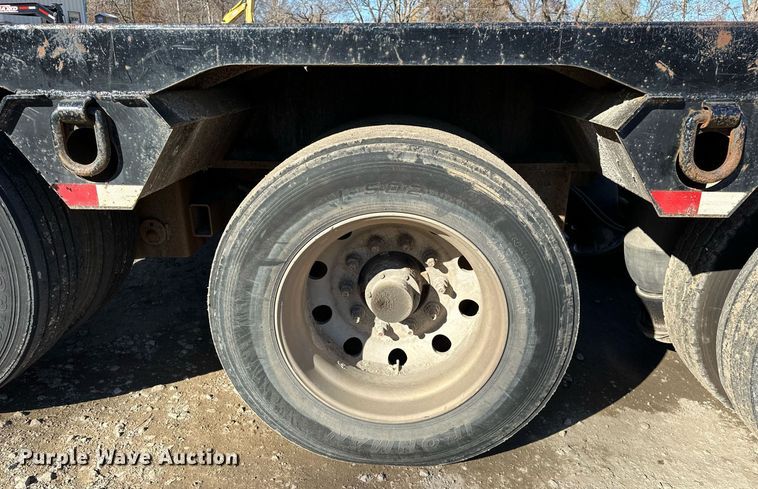 image for item LK9647 2013 Fontaine Magnitude 55H26 lowboy equipment trailer