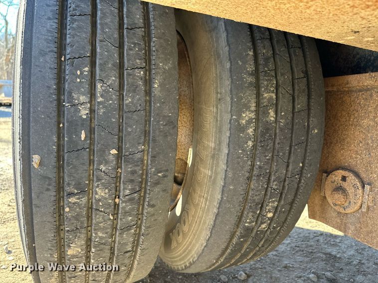 image for item LK9647 2013 Fontaine Magnitude 55H26 lowboy equipment trailer