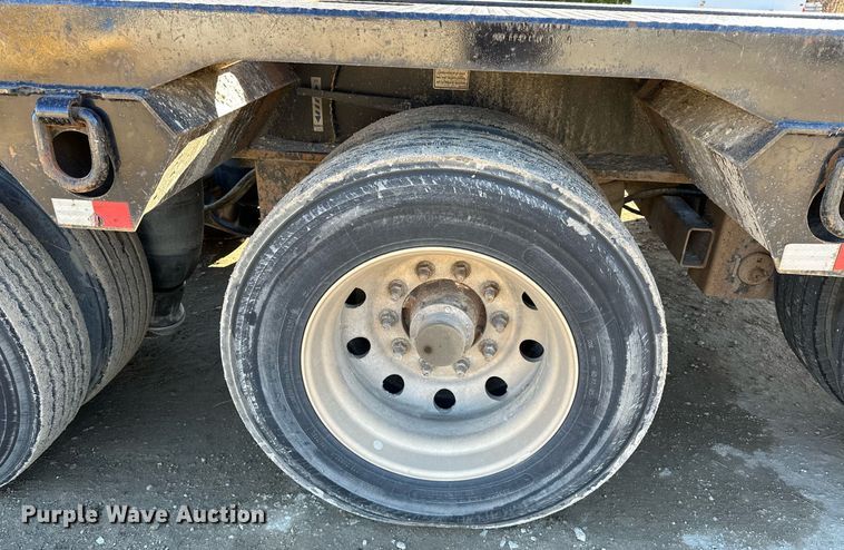 image for item LK9647 2013 Fontaine Magnitude 55H26 lowboy equipment trailer