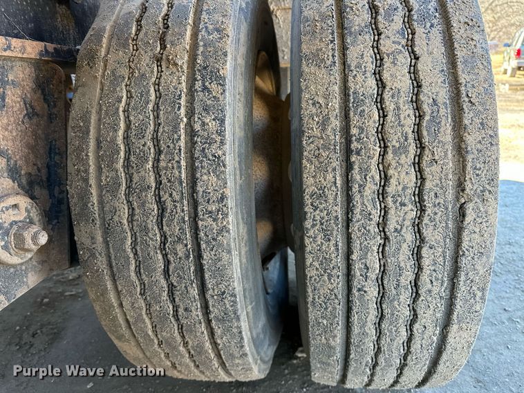 image for item LK9647 2013 Fontaine Magnitude 55H26 lowboy equipment trailer