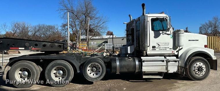 image for item LK9648 2013 Western Star 4900 semi truck
