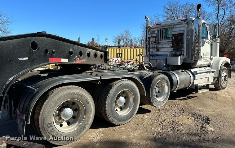 image for item LK9648 2013 Western Star 4900 semi truck
