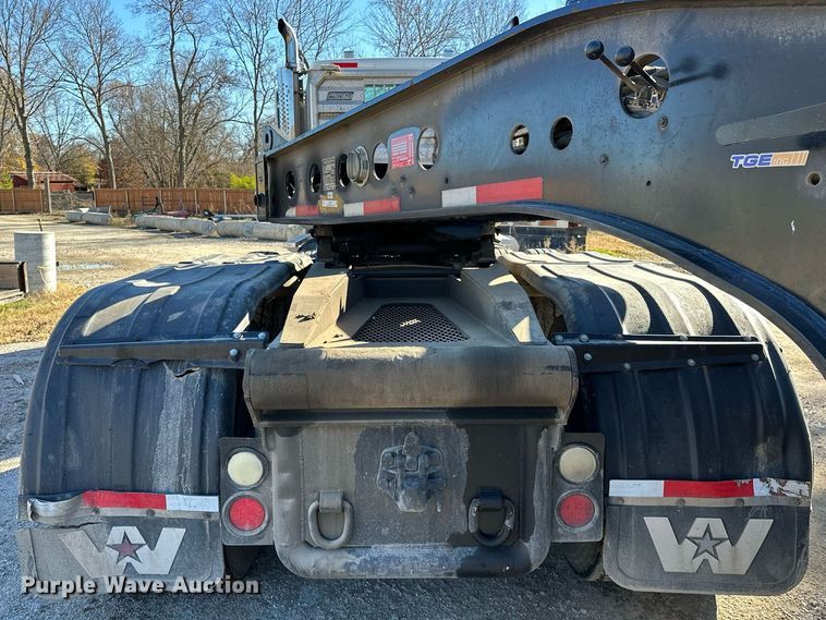 image for item LK9648 2013 Western Star 4900 semi truck