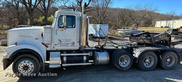 image for item LK9648 2013 Western Star 4900 semi truck
