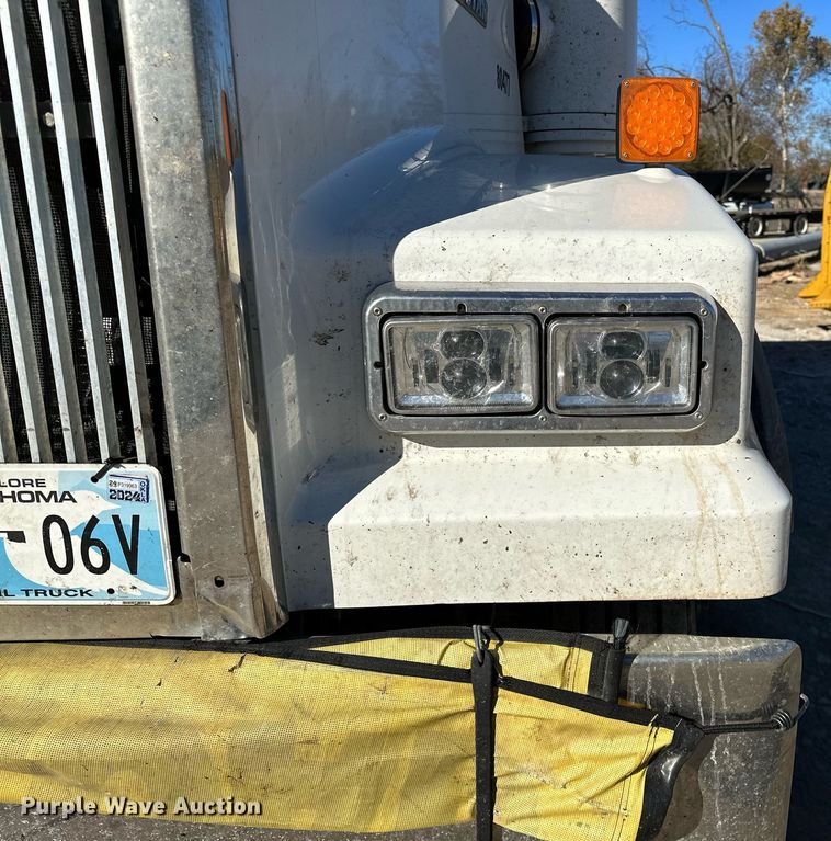 image for item LK9648 2013 Western Star 4900 semi truck