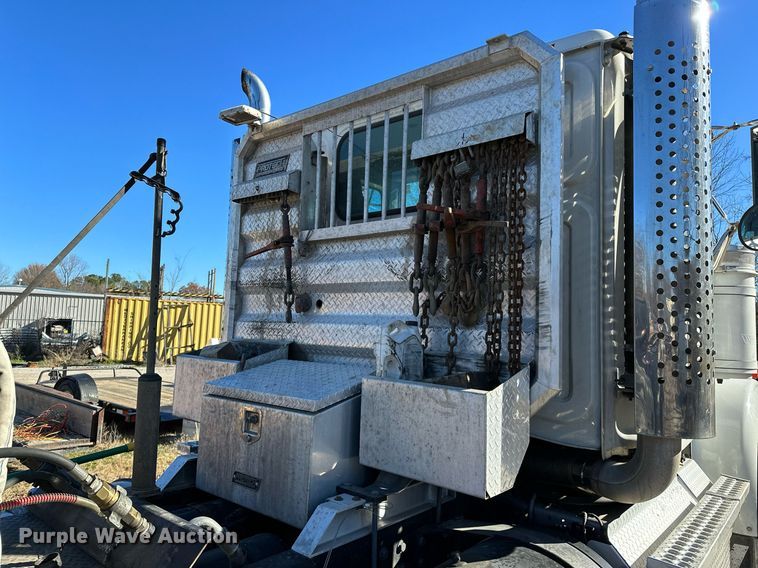 image for item LK9648 2013 Western Star 4900 semi truck