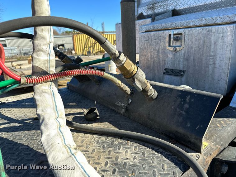 image for item LK9648 2013 Western Star 4900 semi truck