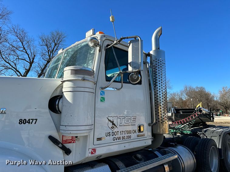 image for item LK9648 2013 Western Star 4900 semi truck