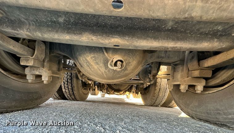 image for item LK9648 2013 Western Star 4900 semi truck