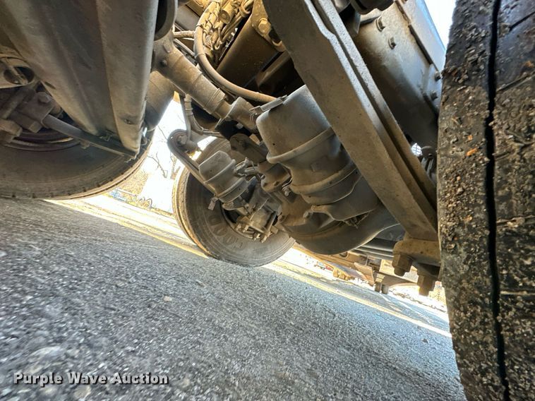 image for item LK9648 2013 Western Star 4900 semi truck