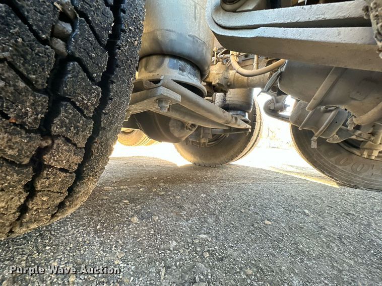 image for item LK9648 2013 Western Star 4900 semi truck