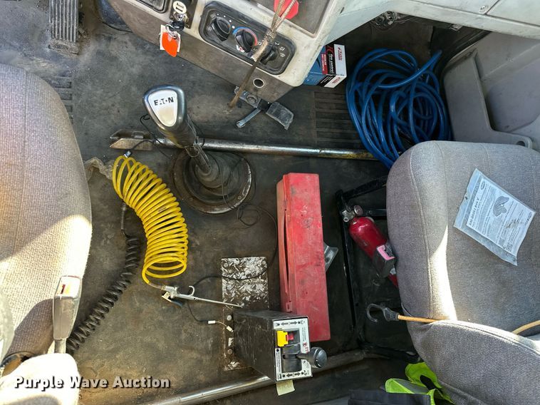 image for item LK9648 2013 Western Star 4900 semi truck