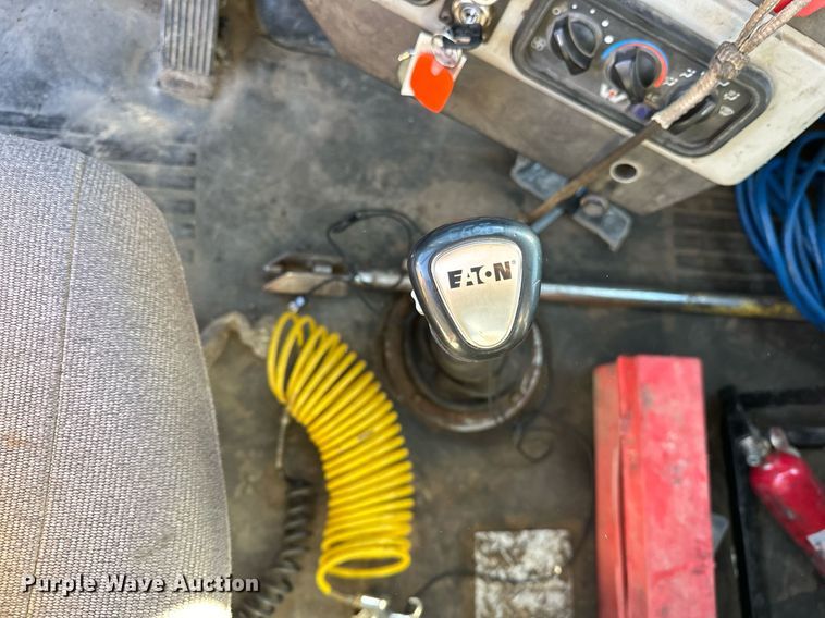 image for item LK9648 2013 Western Star 4900 semi truck