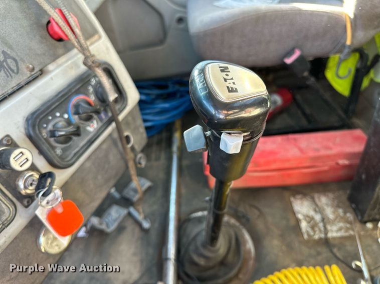 image for item LK9648 2013 Western Star 4900 semi truck