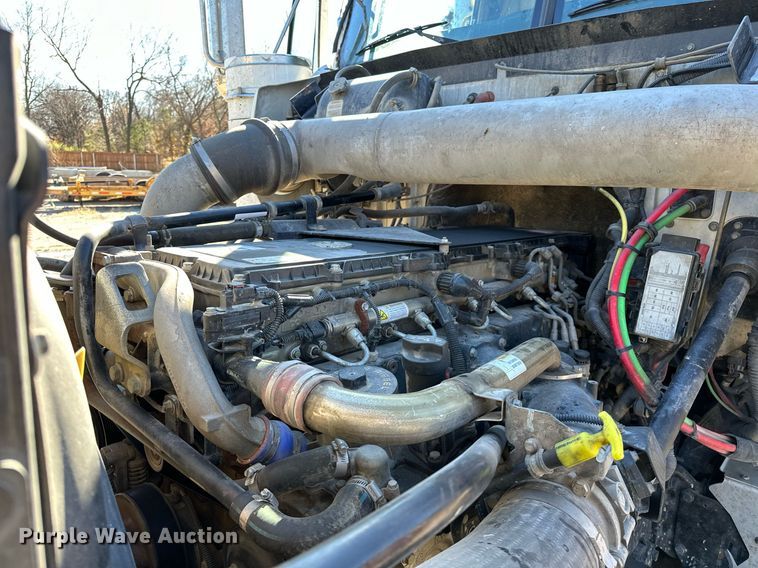 image for item LK9648 2013 Western Star 4900 semi truck