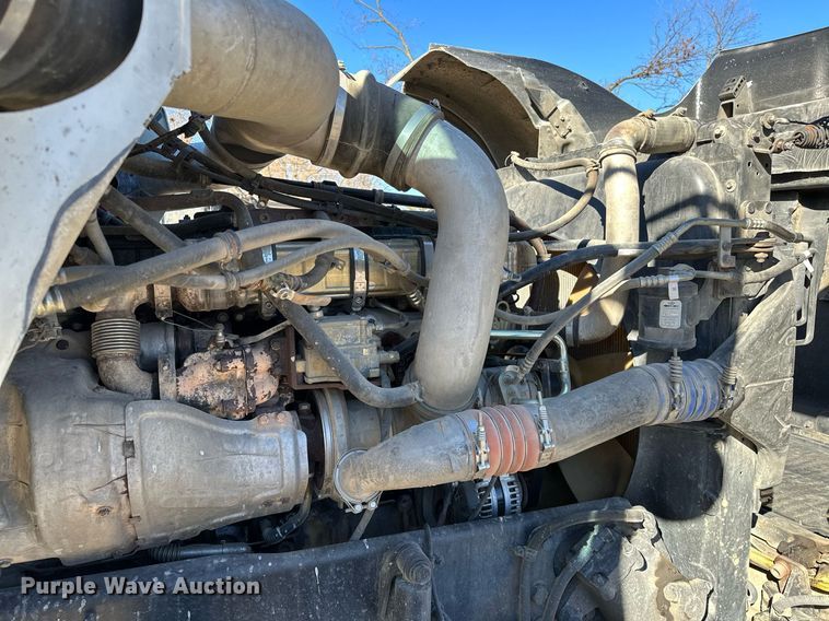 image for item LK9648 2013 Western Star 4900 semi truck