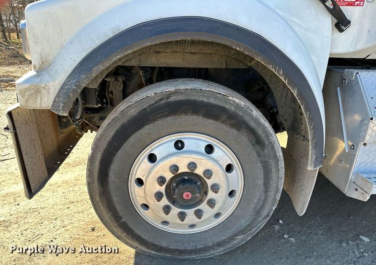 image for item LK9648 2013 Western Star 4900 semi truck