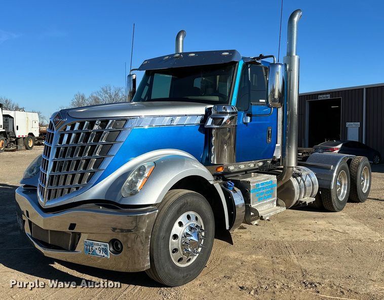 image for item LK9665 2016 International Lonestar  semi truck