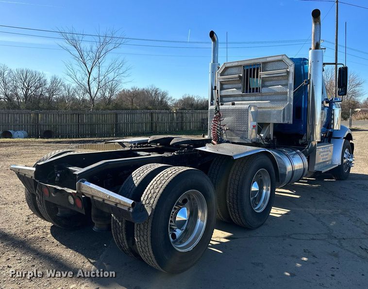 image for item LK9665 2016 International Lonestar  semi truck