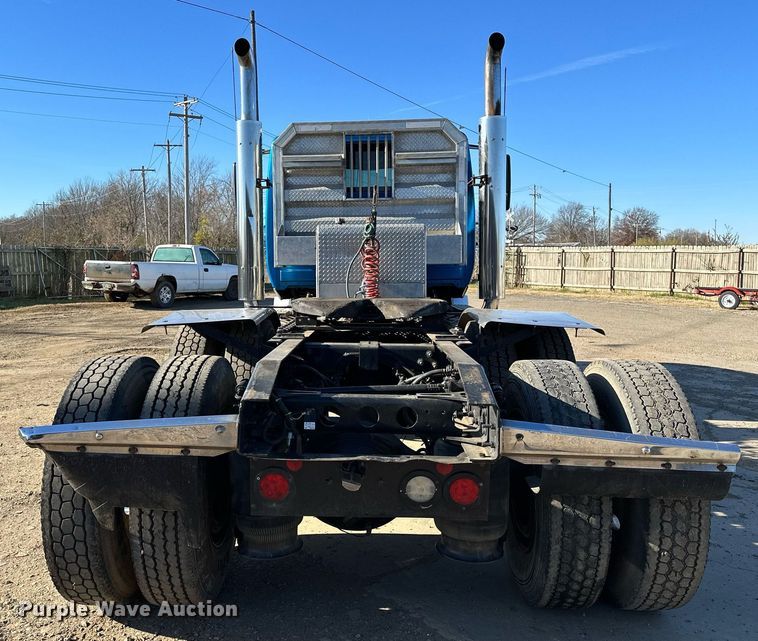 image for item LK9665 2016 International Lonestar  semi truck