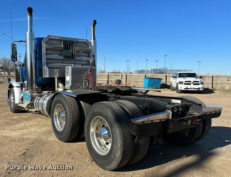 image for item LK9665 2016 International Lonestar  semi truck