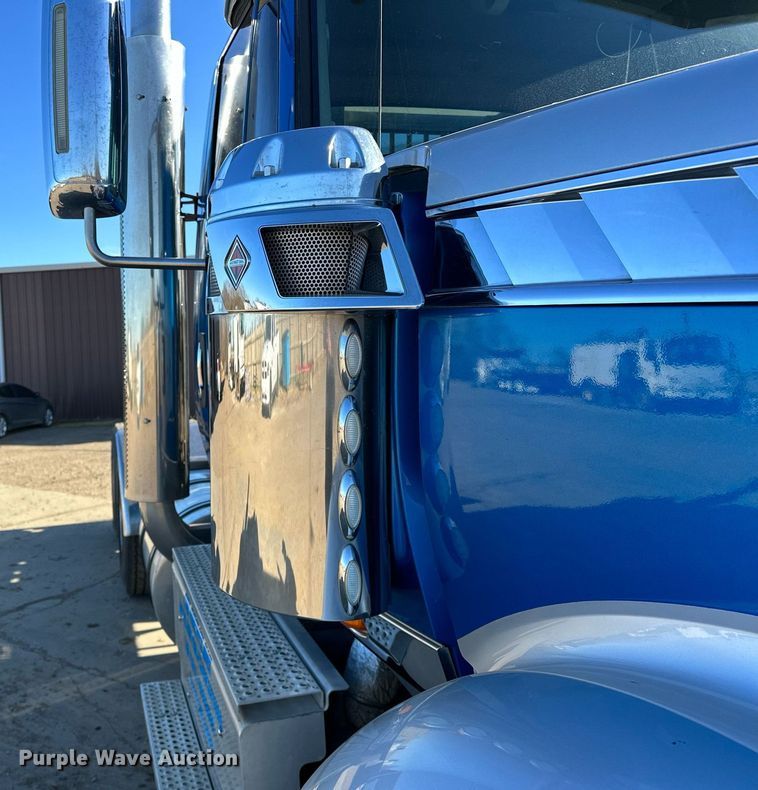 image for item LK9665 2016 International Lonestar  semi truck