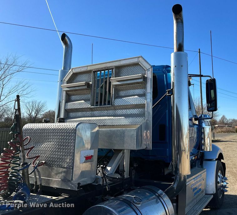 image for item LK9665 2016 International Lonestar  semi truck