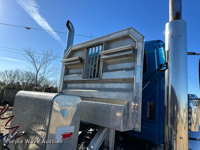 image for item LK9665 2016 International Lonestar  semi truck