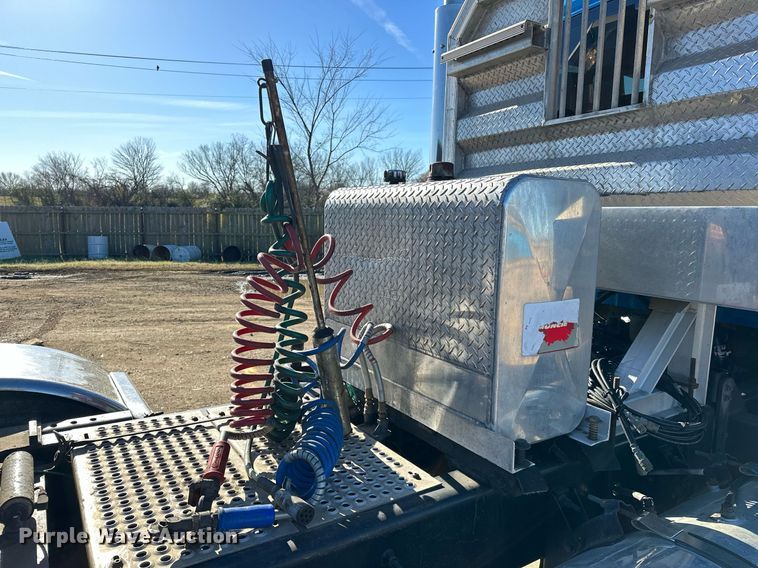 image for item LK9665 2016 International Lonestar  semi truck