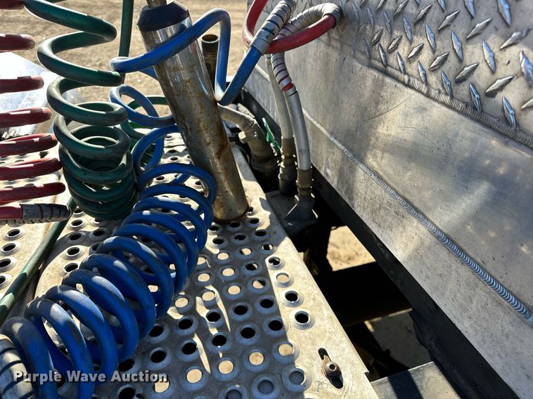 image for item LK9665 2016 International Lonestar  semi truck