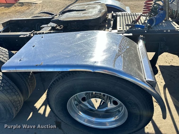 image for item LK9665 2016 International Lonestar  semi truck