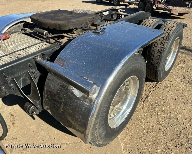 image for item LK9665 2016 International Lonestar  semi truck