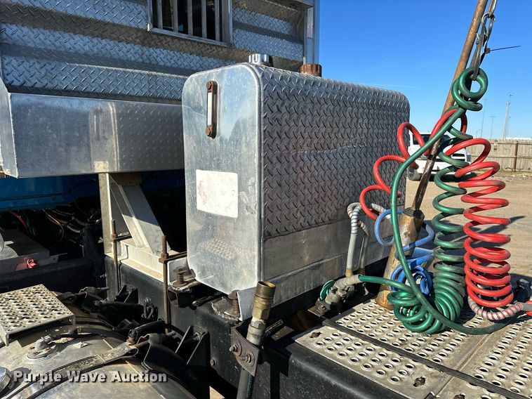 image for item LK9665 2016 International Lonestar  semi truck