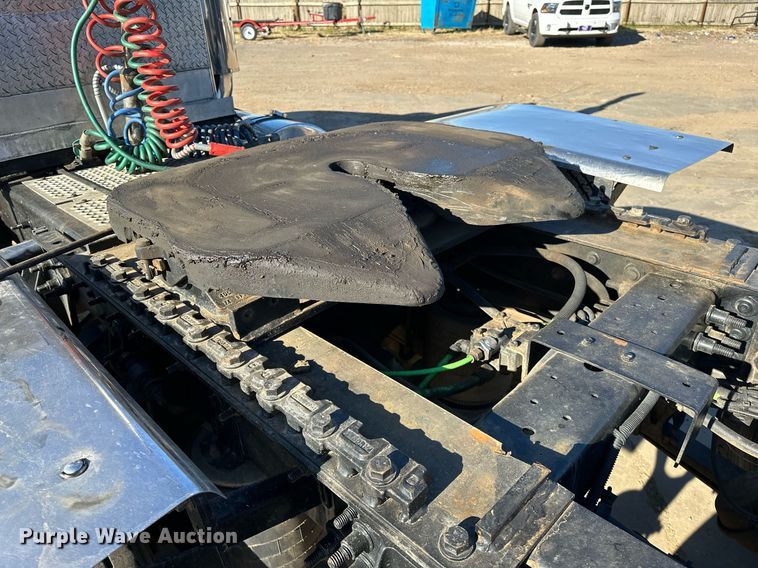 image for item LK9665 2016 International Lonestar  semi truck