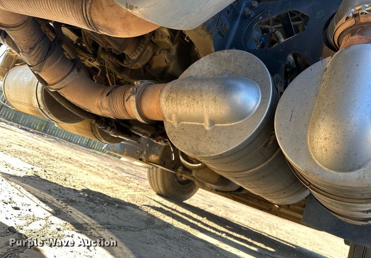 image for item LK9665 2016 International Lonestar  semi truck