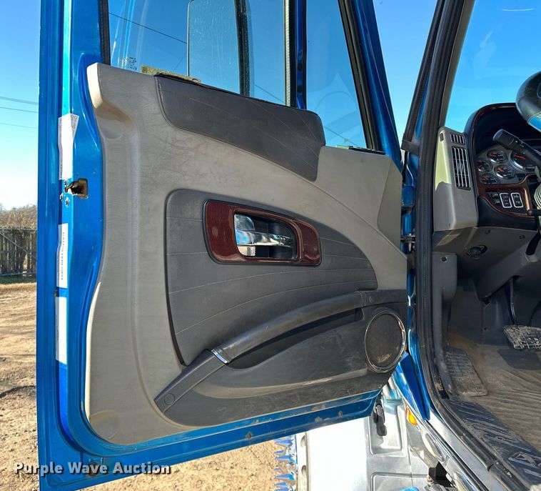 image for item LK9665 2016 International Lonestar  semi truck