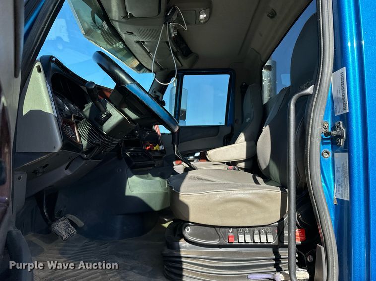 image for item LK9665 2016 International Lonestar  semi truck