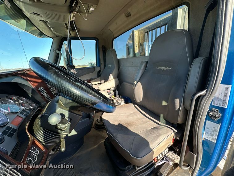 image for item LK9665 2016 International Lonestar  semi truck